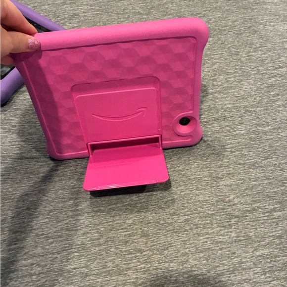 Amazon kids kindle Pink Tablet with Protective Case - Picture 3 of 3